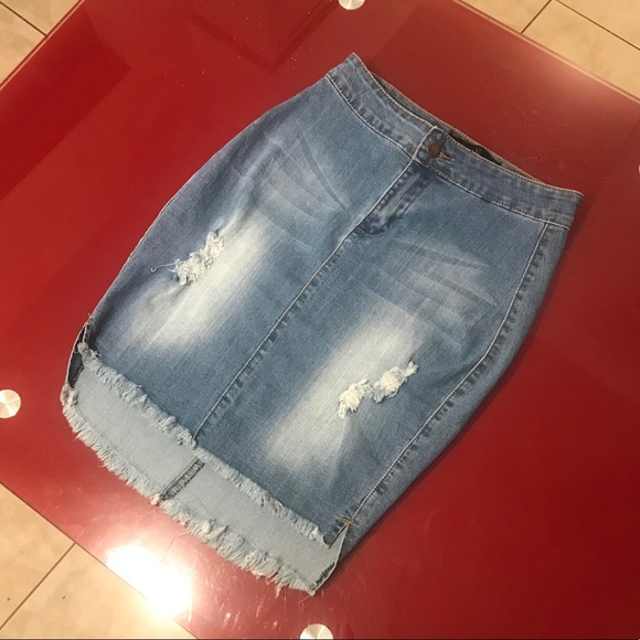 Short in the front & long at the back skirt - Picture 2 of 2